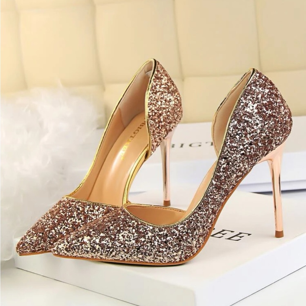 New never worn heels